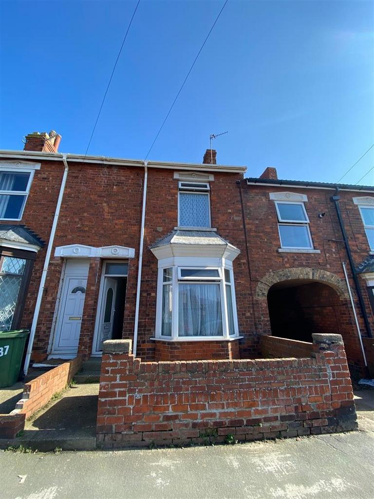 Queen Street, Withernsea, HU19 2AR 2 Bed Terraced House For Sale - £90,000