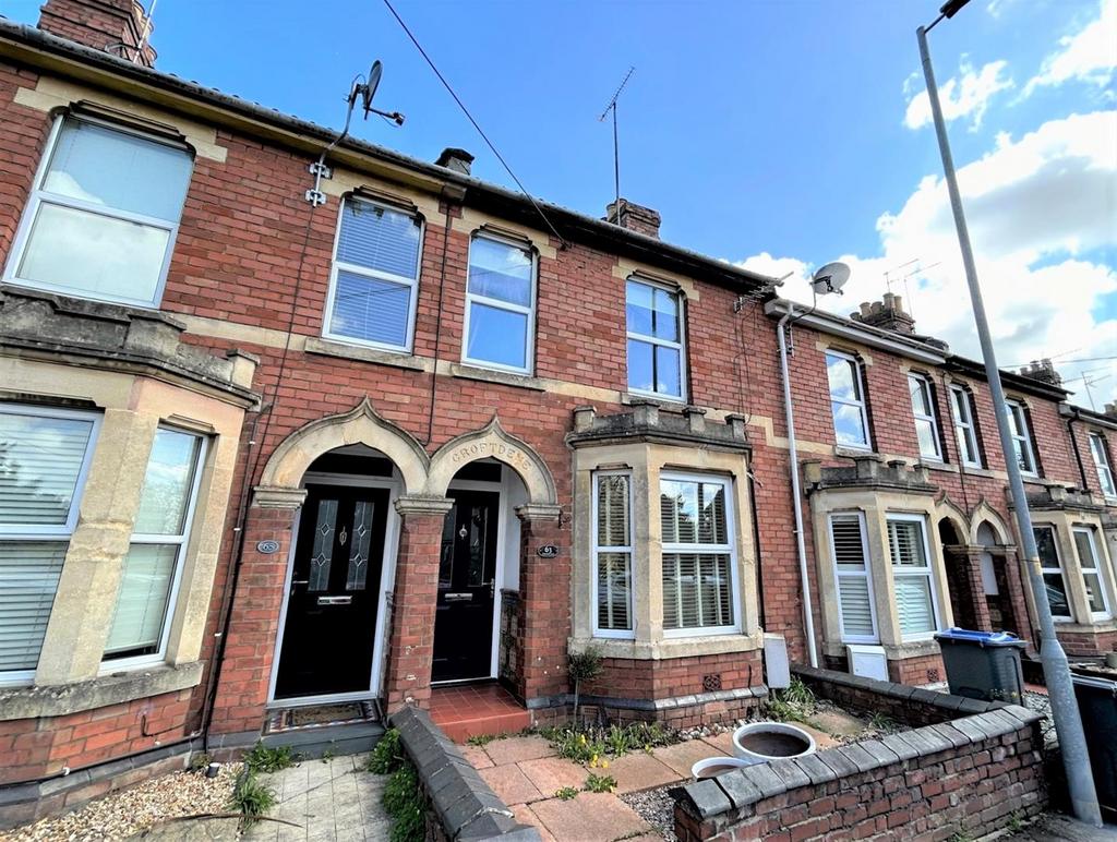 Malmesbury Road, Chippenham 2 bed terraced house £275,000