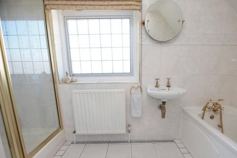 40 Broadoaks Way, Bromley, BR2 0UB