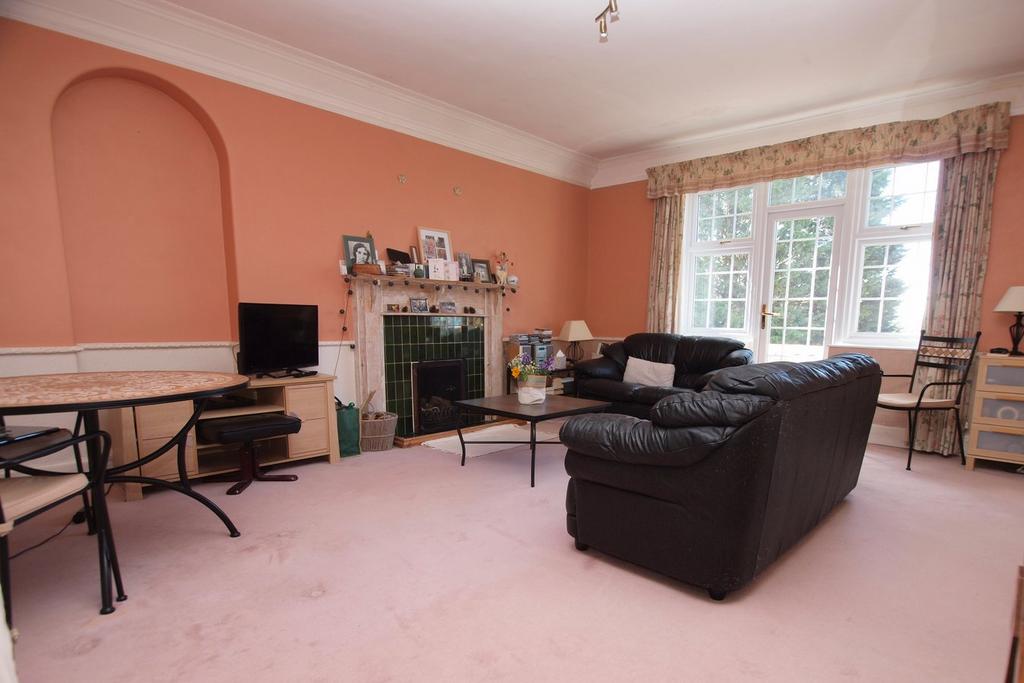 58 Heathfield Road, Keston, BR2 2 bed flat for sale £375,000