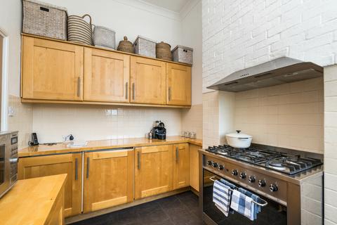 2 bedroom flat to rent, Sinclair Road, W14