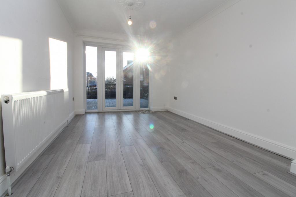 Warwick Road, Welling, DA16 3 bed semidetached house £2,200 pcm (£
