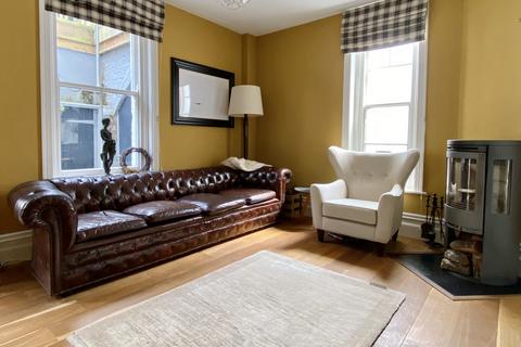18 Cross Street, Padstow, PL28 8AT