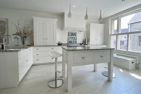 18 Cross Street, Padstow, PL28 8AT