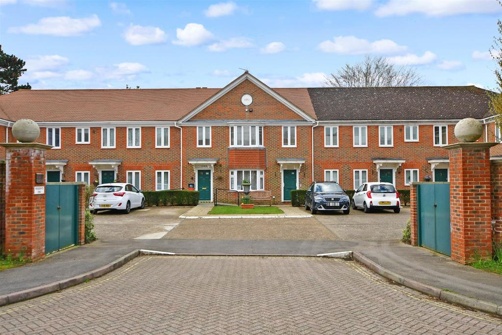 Nevill Court, West Malling, Kent 2 bed apartment for sale £230,000