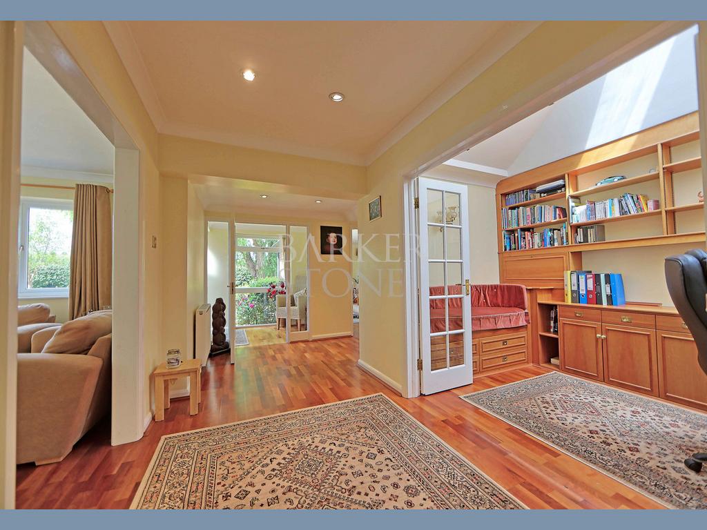 Oakley Green Road, Windsor, SL4 4 bed detached house £2,950 pcm (£681 pw)