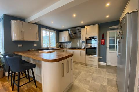 27 Saltern Road, Paignton, TQ4 6NT