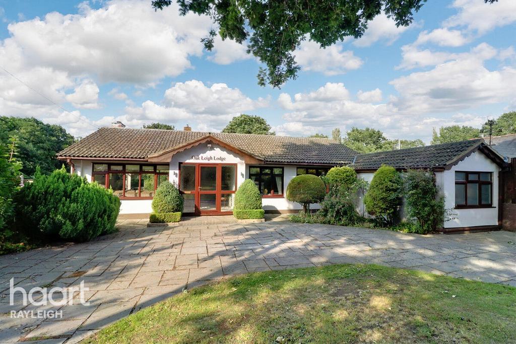 Warwick Road, Rayleigh 3 bed bungalow for sale £650,000