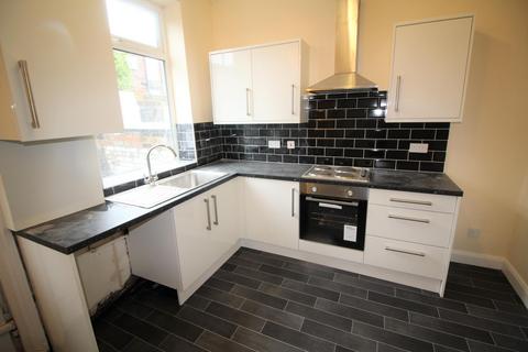 2 bedroom terraced house to rent, Quail Street, Oldham, OL4