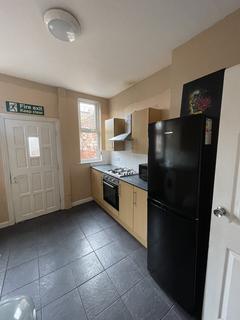 1 bedroom in a house share to rent, Wilderspool Causeway, Latchford, Warrington, WA4