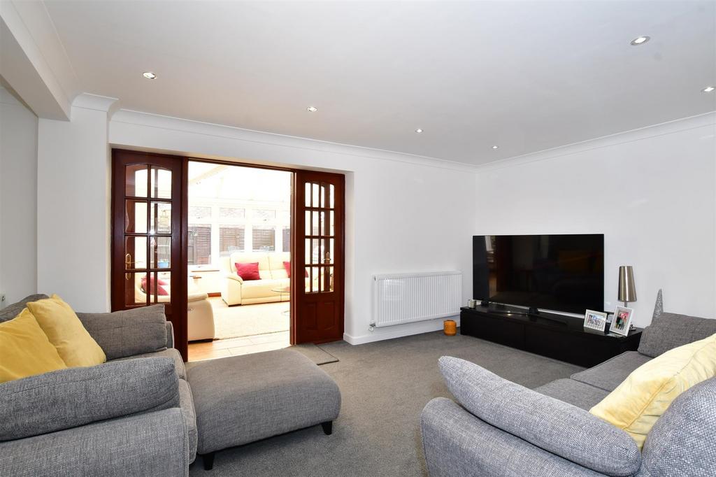 Rowmarsh Close, Northfleet, Gravesend, Kent 4 bed detached house £595,000