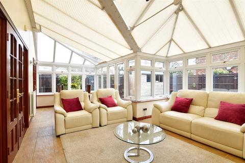 1 Rowmarsh Close, Northfleet, Gravesend, DA11 8NF