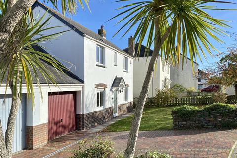 2 Old School Close, Tredrizzick, Wadebridge, PL27 6PH