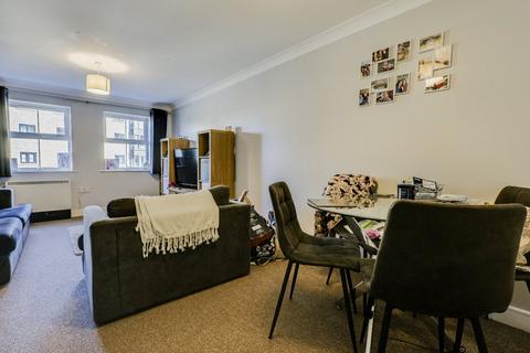 3f Waters Walk, Bradford, BD10 0LZ