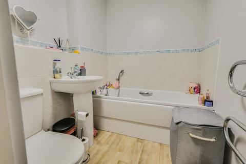 3f Waters Walk, Bradford, BD10 0LZ