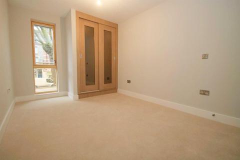 1 bedroom flat for sale, Kings Arms Court, East Acton Lane, W3