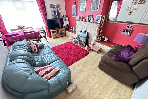 3 bedroom end of terrace house for sale - Exton Ave, Luton