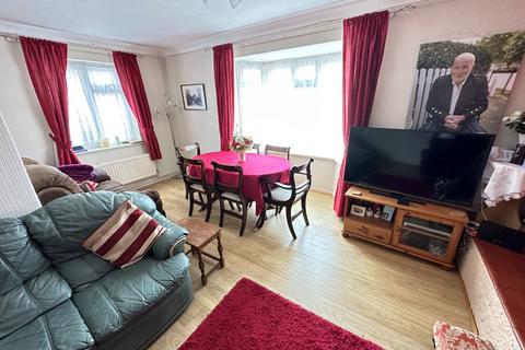 3 bedroom end of terrace house for sale - Exton Ave, Luton