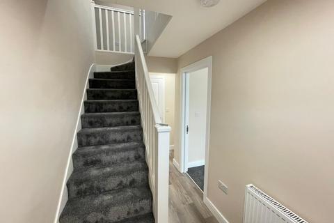 6 bedroom semi-detached house to rent, Whitelands Way, Hp12