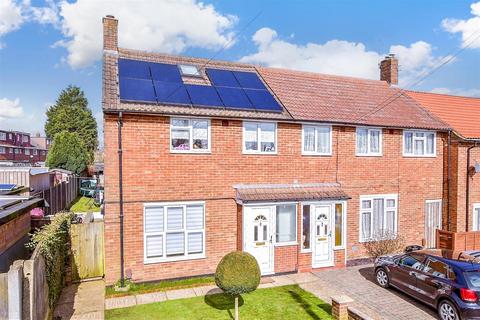 3 bedroom end of terrace house for sale, Merton Gardens, Tadworth, Surrey