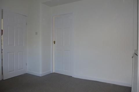 2 bedroom flat to rent, Low Crescent, Clydebank G81