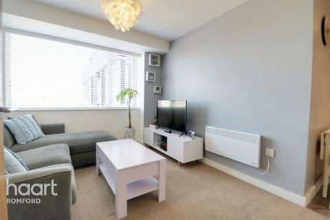 1 bedroom apartment for sale, Queens Moat House, St Edwards Way, Romford, RM1 4DD