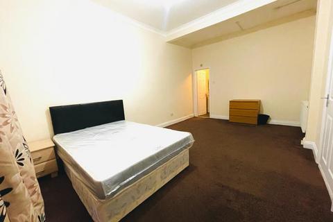 9 bedroom house share to rent - Ilford, IG1