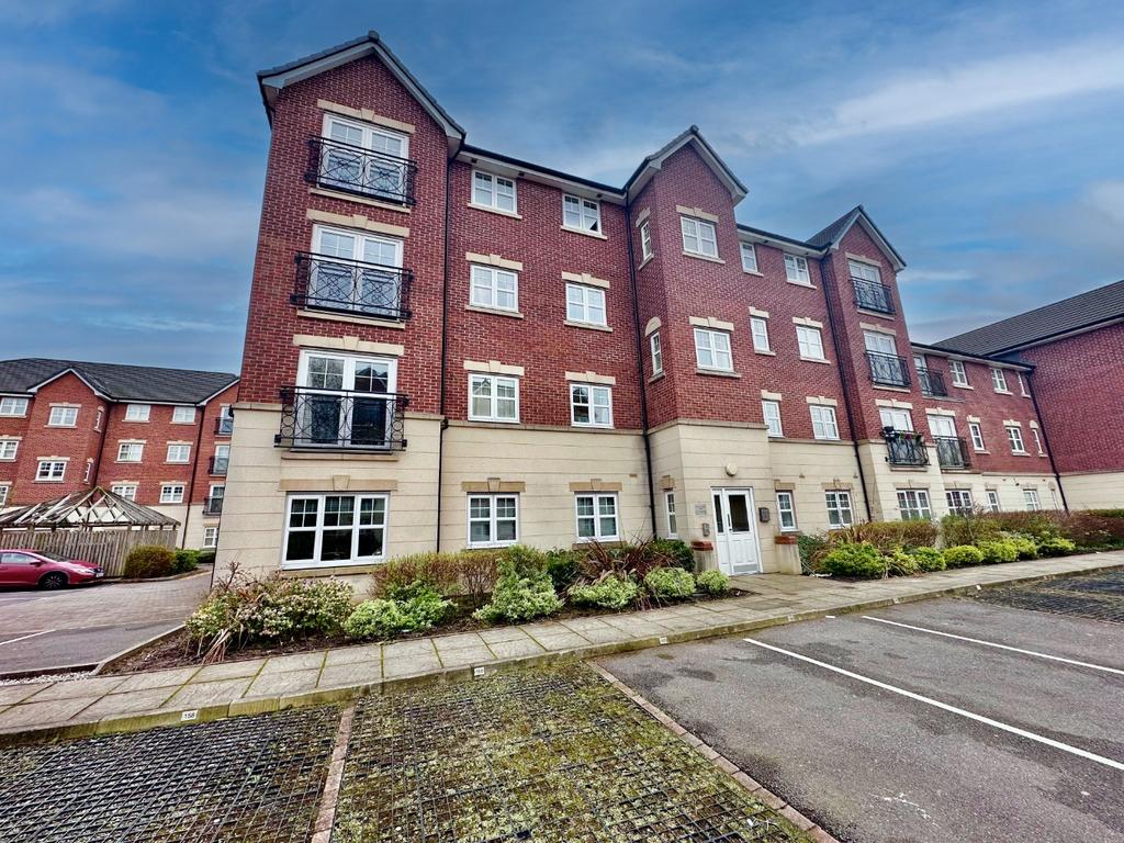 Astley Brook Close, Bolton, Lancashire, BL1 8RT 2 bed apartment £115,000