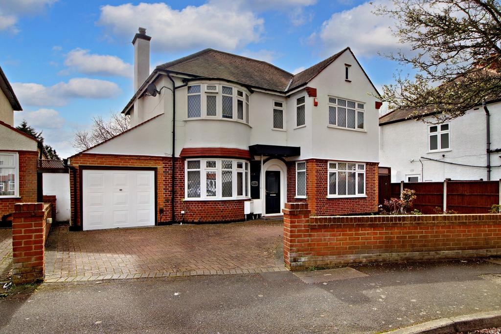 Kingsfield Avenue, North Harrow, HA2 3 bed detached house for sale £