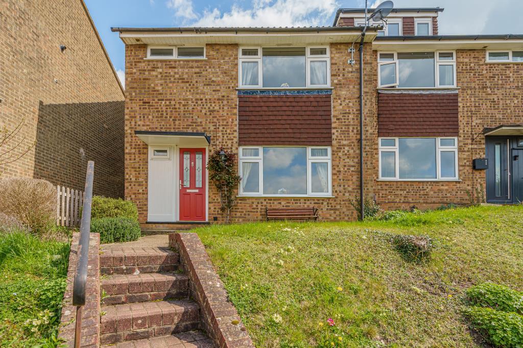 Frances Street, Chesham, HP5 3 bed semidetached house £1,650 pcm (£