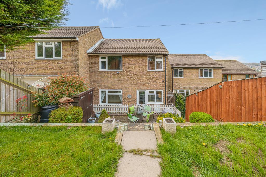 Frances Street, Chesham, HP5 3 bed semidetached house £1,650 pcm (£