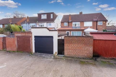 2 Greenacre, Windsor, SL4 5LW