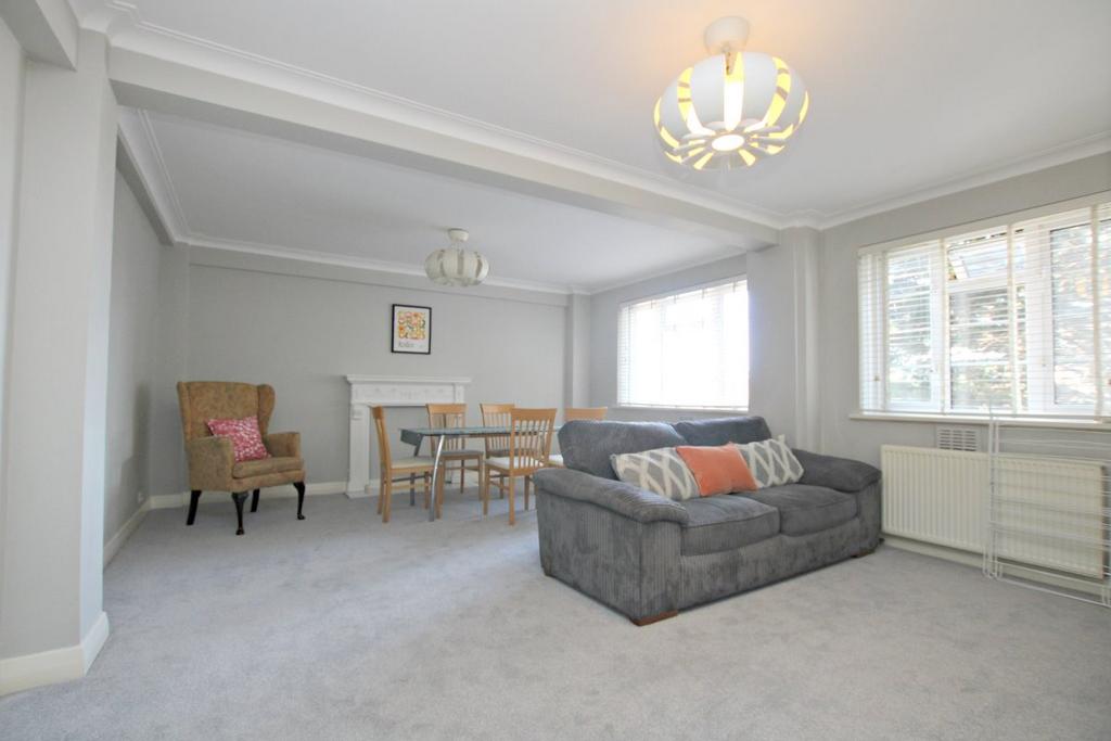 Ashford Court, Cricklewood 3 bed flat £2,201 pcm (£508 pw)
