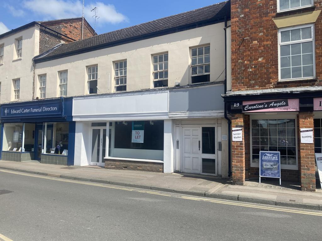 Wantage Retail property (high street) to rent £1,250 pcm (£288 pw)