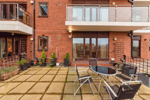 2 bedroom apartment to rent, Elm Quay Court, Vauxhall, London, SW11