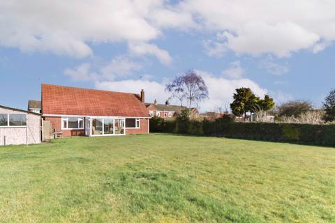 3 bedroom detached bungalow for sale - Main Street, Beeford, Driffield, East Riding of Yorkshire, YO25 8AY