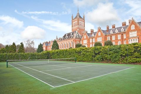 15 Pinel Close, Virginia Water, GU25 4SP