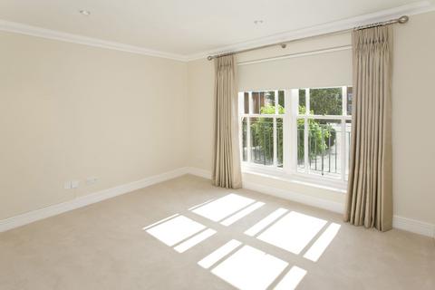 15 Pinel Close, Virginia Water, GU25 4SP