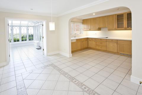 15 Pinel Close, Virginia Water, GU25 4SP
