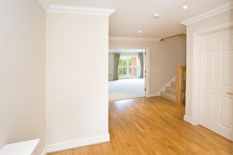15 Pinel Close, Virginia Water, GU25 4SP