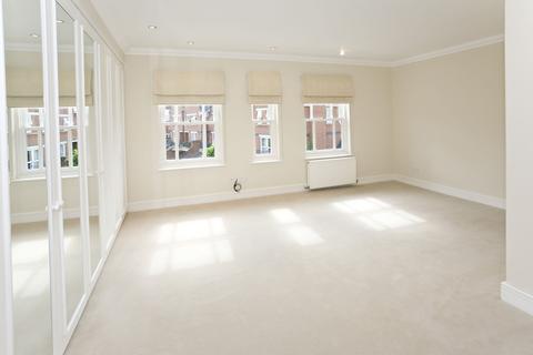15 Pinel Close, Virginia Water, GU25 4SP