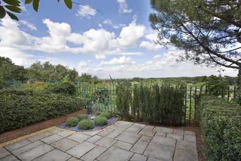 15 Pinel Close, Virginia Water, GU25 4SP