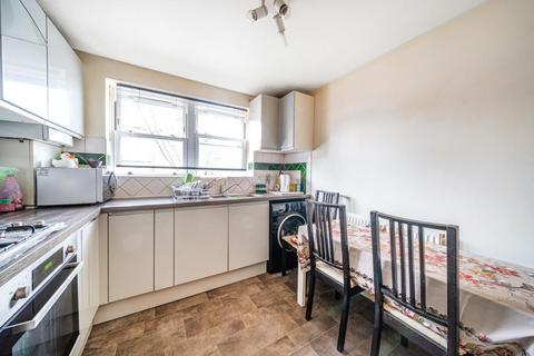2 bedroom flat for sale, Bromley Road, Catford