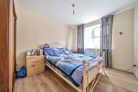 2 bedroom flat for sale, Bromley Road, Catford