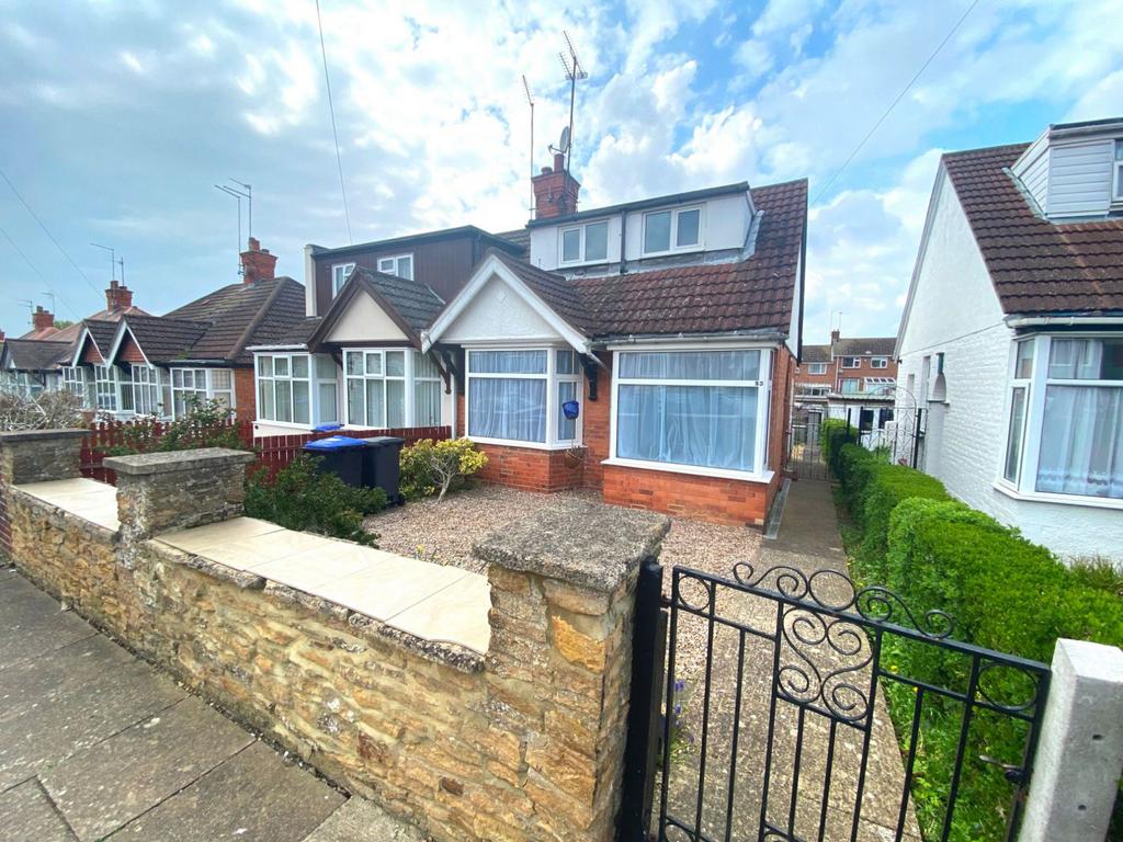 Reedway, Spinney Hill, Northampton... 3 bed semidetached house £220,000
