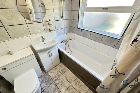 undefined, Butlin Road, Luton, Bedfordshire, LU1 1LD