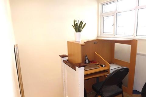6 Cranmer Road, Edgware, HA8 8UE