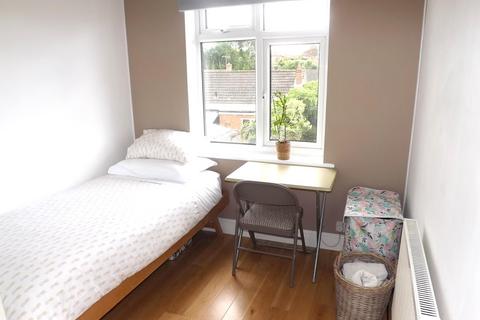 6 Cranmer Road, Edgware, HA8 8UE