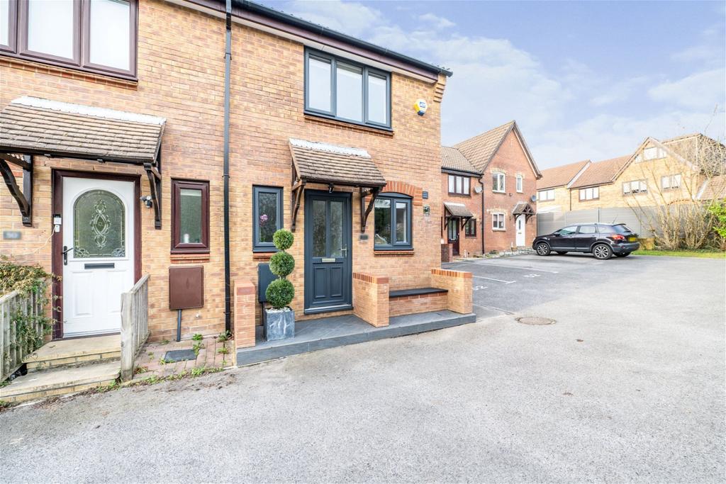 Flint Close, Southampton SO19 2 bed end of terrace house for sale £