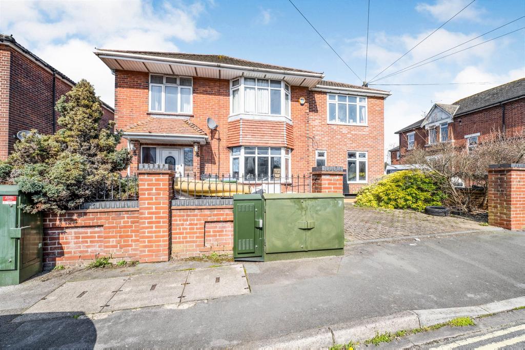 Radstock Road, Southampton SO19 4 bed detached house £425,000